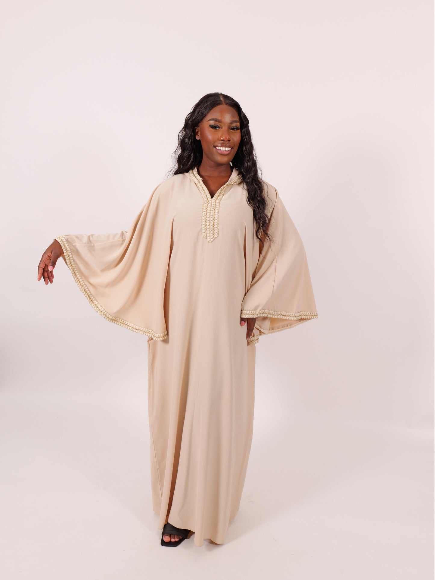 Abaya capuche manches évasée beige